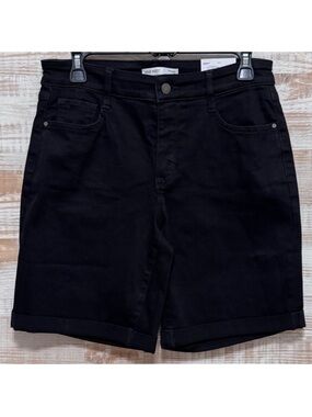Nine West Black Women's Bermuda Shorts in Size 6